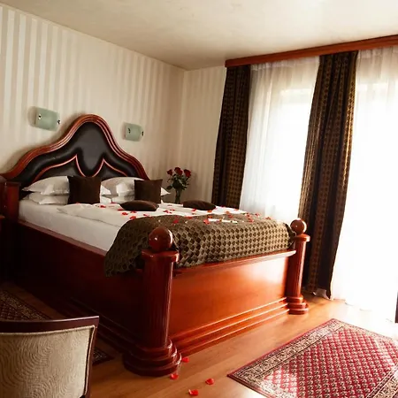 Отель Prezident 4*